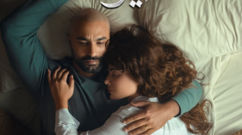 حليق الرأس.. كريم فهمي يثير الجدل في بوستر مسلسل 